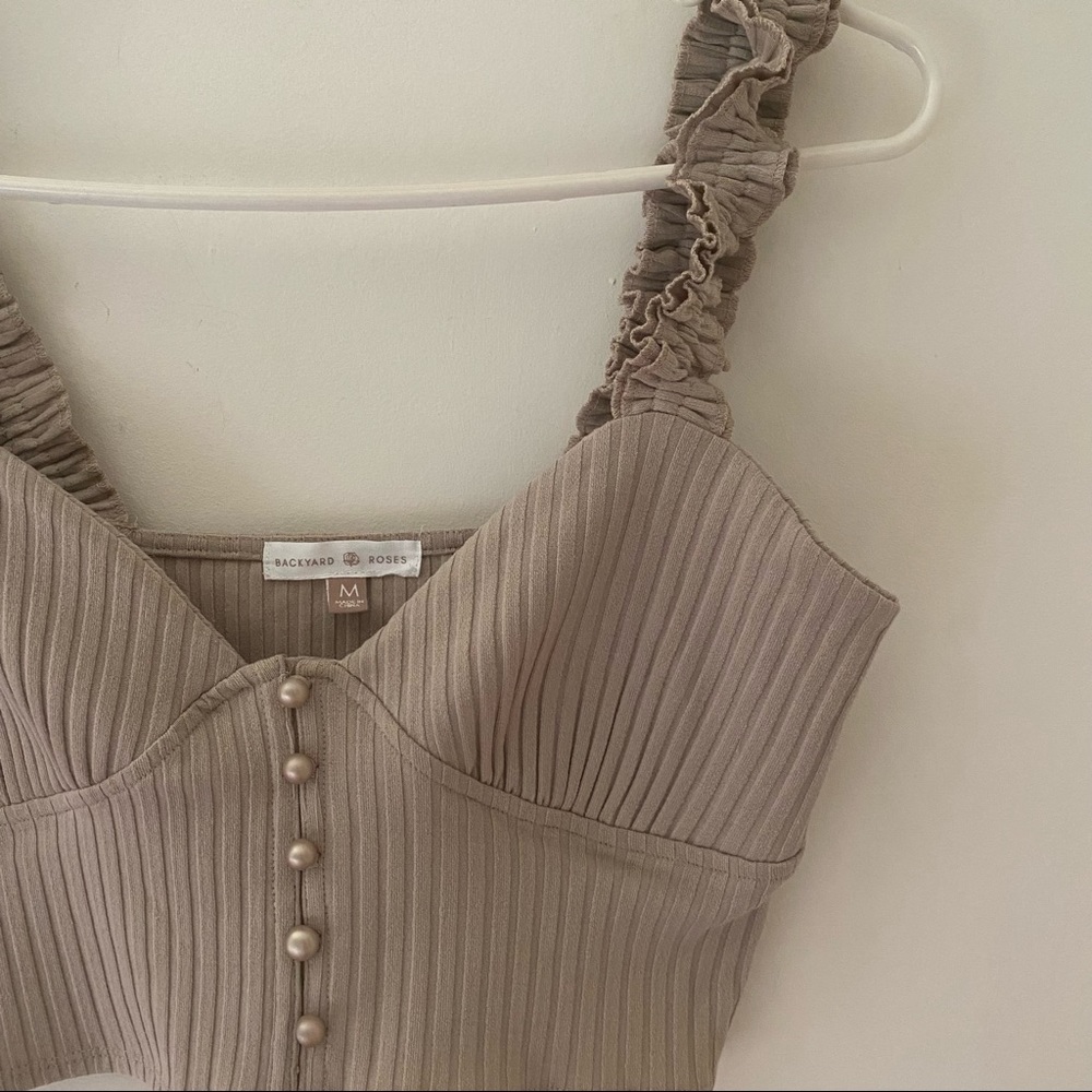 New | Backyard Roses | Dacey Ruffle Tank Top Medium - Picture 8 of 8